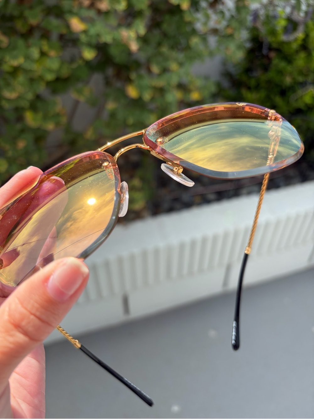 New in Box Unisex Gold Aviator Sunglasses from Vintage Frames Company - Picture 8 of 10